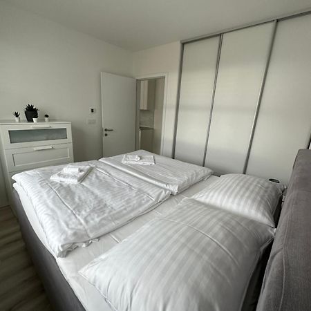 Ein Park Apartment With Free Parking Bratislava Dış mekan fotoğraf